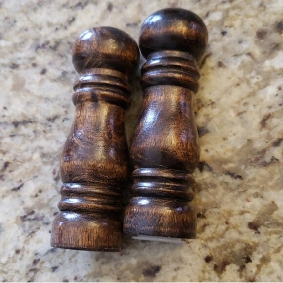 Vintage wooden salt & pepper shakers - Picture 4 of 7